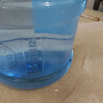 Damla Su İçinde Siyah Bir Şeyler Var!