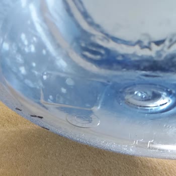 Damla Su İçinde Siyah Bir Şeyler Var!