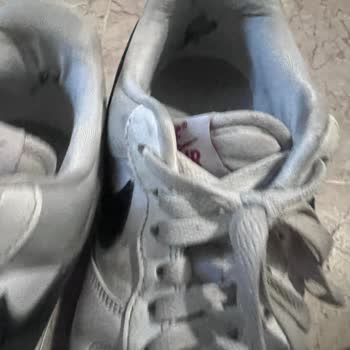 Nike Ayakkabıları Topuk Kısmından Deliniyor