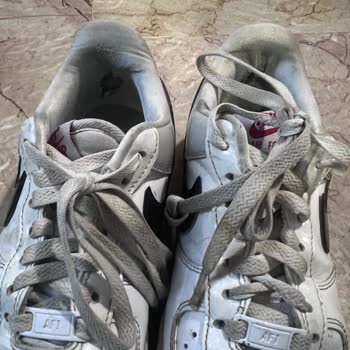 Nike Ayakkabıları Topuk Kısmından Deliniyor