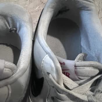 Nike Ayakkabıları Topuk Kısmından Deliniyor