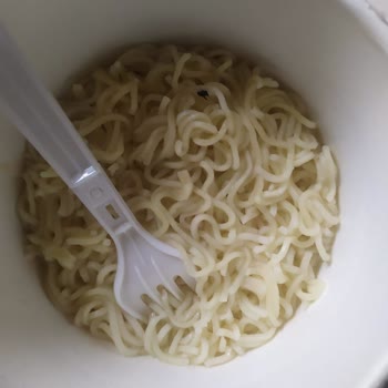 Dudomi Tavuklu Noodledan Böcek Çıktı