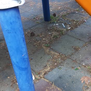 Eskişehir Tepebaşı Belediyesi Park Pis, Cam Kırıkları Var, Hem De Eksik Parçaları Var
