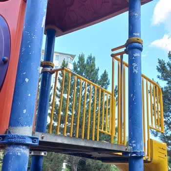 Eskişehir Tepebaşı Belediyesi Park Pis, Cam Kırıkları Var, Hem De Eksik Parçaları Var
