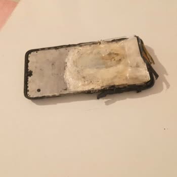 Vestel Venüs E5 Markalı Telefon Kendi Kendine Patlayıp Alev Aldı!