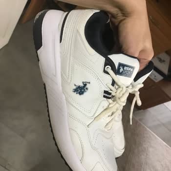 U.S. Polo Assn. Polo Ayakkabının Sağ Tekinde Her Adımda Rahatsız Edici Düzeyde Lakırtı