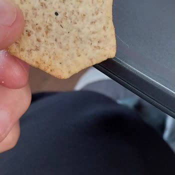 Ülker Tahıl Cipsinden Kıl Çıktı