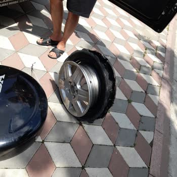 Lassa Lastik Seyir Halinde Tabanı Yok Oldu