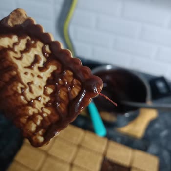 BİM'den Aldığım Bisküviden Çıkan İp Nedeniyle Endişeliyim