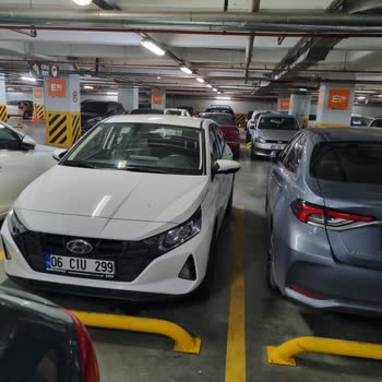 Arcadium AVM Otoparkta Araç Kapısını Dikkatsizce Açması