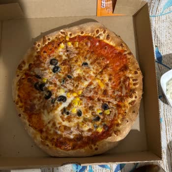 PizzaLazza Pizzalar Çekmiş Orta Küçülmüş!