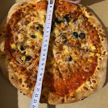 PizzaLazza Pizzalar Çekmiş Orta Küçülmüş!