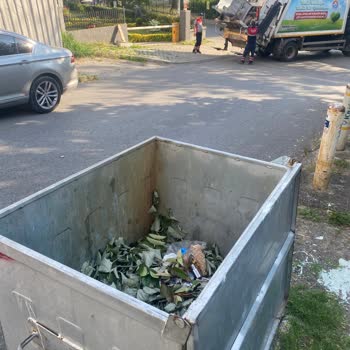 Çöp Toplama Ekibi Maltepe Belediyesi