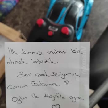 Hepsiburada Jetlegelsin Satıcısından Aldığım Kırmızı Araba, Kutudan Mavi Araba Çıktı Ve Satıcı İlgilenmiyor
