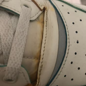 adidas Ayakkabının Renk Vermesi