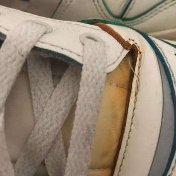 adidas Ayakkabının Renk Vermesi
