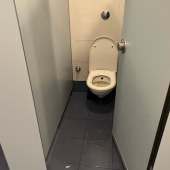 Esenboğa Havalimanı Tuvaletleri Kirli ve Kullanılamaz Haldeydi