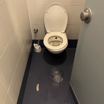 Esenboğa Havalimanı Tuvaletleri Kirli ve Kullanılamaz Haldeydi