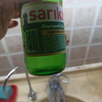 Sarıkız Maden Suyu Maden Suyunun İçindeki Siyah Maddeler