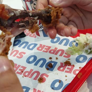 Superduo Kokmuş Tavuklar Üç Gün Önce Pişmiş Patatesler!