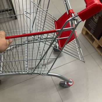 BİM Marketlerindeki Alışveriş Arabaları Tehlikeli