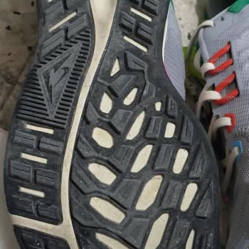 Nike Trail Model Sol Alt Tabandan Ses Geliyor