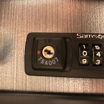 Desa Samsonite Valizimin Kilidine Servis Sırasında Zarar Verdi