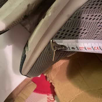 Skechers Shoes Fabric Measurements Misaligned Between Right and Left Foot