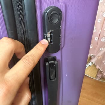 Fly Dubai Kırık Valiz Ve Eşyalar