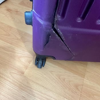 Fly Dubai Kırık Valiz Ve Eşyalar