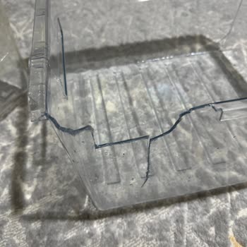 Uğur Soğutma Derin Dondurucu, Çekmeceleri Kırılıyor