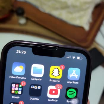 iPhone De Ekranın Üst Kısmında Çizgi Var