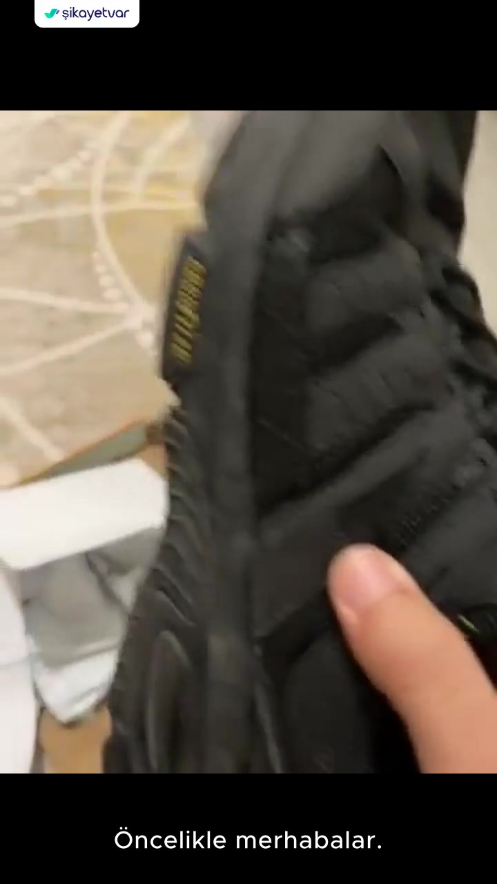 Skechers Ayakkabı Tabanları Dökülüyor videonun kapak resmi