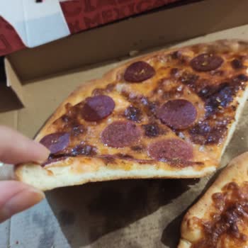 Pasaport Pizzanın Kalitesiz Ve İçeriği Yanlış Pizzaları