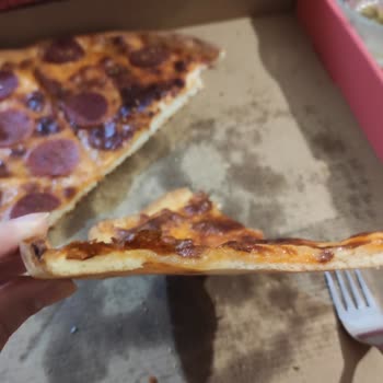 Pasaport Pizzanın Kalitesiz Ve İçeriği Yanlış Pizzaları