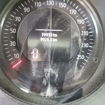 Renault Gösterge Panelinde Çatlak