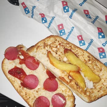 Domino's Pizza Taş Gibi Ekmek, İncecik Sosis, Az Malzemos
