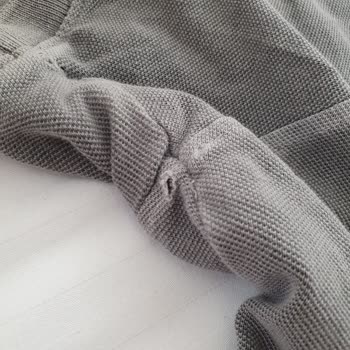 Lufian T-shirtte 3 Farklı Yerde Yırtılmalar.