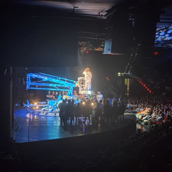 Bostancı Gösteri Merkezi'nde Tiyatro İzleyememe