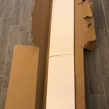 IKEA Billy Kitaplıkta Kırık Malzeme