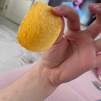Pringles Barbekü Cipsin Yarısı Baharatlı