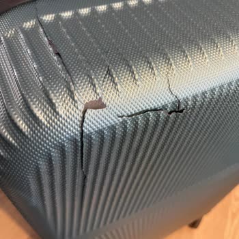 Efe Tur Tam Bir Fiyaskoydu. Valizimi Parçaladılar!