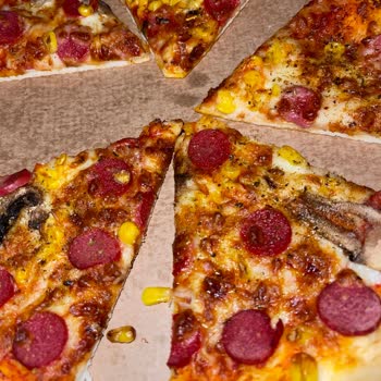 Pizza Hut Fiyat Farkını Aldığı Cheddar Yerine Domates Sosla Göndermesi