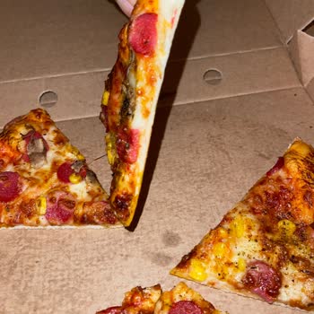 Pizza Hut Fiyat Farkını Aldığı Cheddar Yerine Domates Sosla Göndermesi