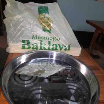 Musluoğlu Baklava Saygısız Bir Şekilde Müşteriye Davranış