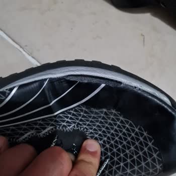 1 Aylık Puma Satış Sonrası Parçalanan Ayakkabının Ortada Kalması