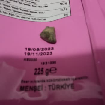 Gold Harvest Kuruyemiş Kara Sevda Tuzsuz Çekirdek Paketinden Çıkan Taş