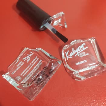 Kalyon Kozmetik Elimde Parçalanan Kalyon Oje