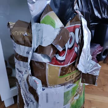 Kirpipet Üründen Çöpler Çıktı