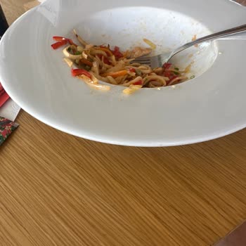 Yotto Sushi & Wok Vasat Bir Mekan